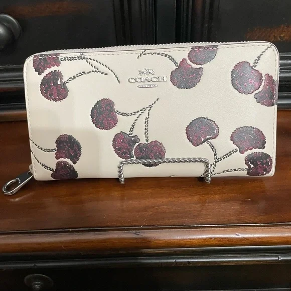 Coach retail $390 cream winter cherry 🍒 long wallet nwt - Picture 1 of 5